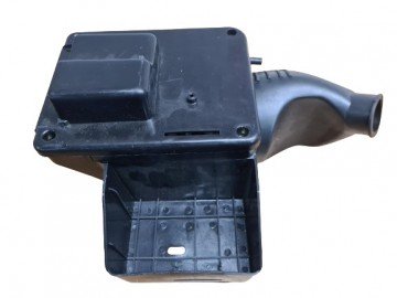 (16B6a) Behuizing luchtfilter en accu (nieuw)